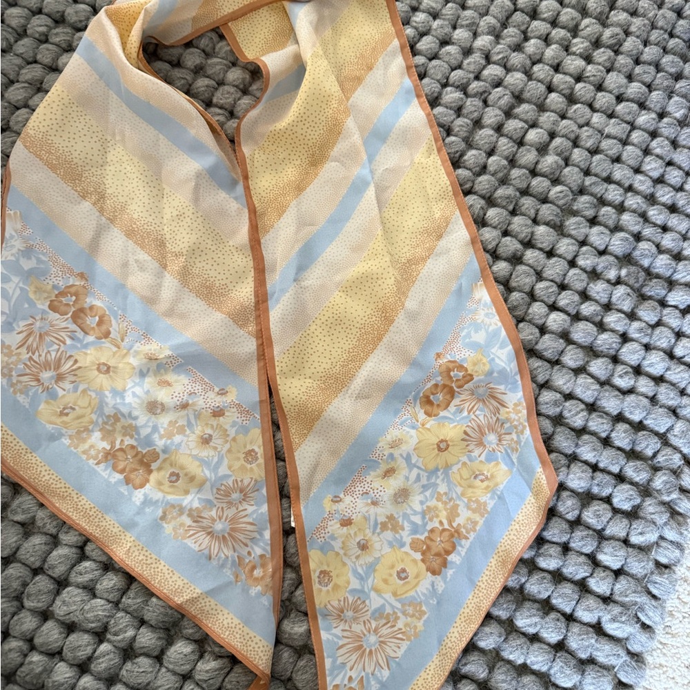 Italian Made Floral Patterned Scarf - Picture 4 of 10
